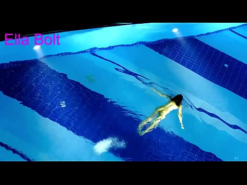 ❤️ Saya tidak bisa berhenti menonton, pirang muda tertangkap basah berenang di kolam resor ELLA BOLT ️ Video sialan di id.onlyhdporn.ru ️